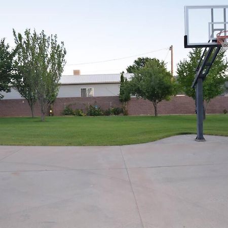 Tacit Shadow Resort Paradise Deluxe Suite, Gym, Coffee Bar, Hot-Tub, Free Laundry, Food Available Parowan Exterior photo